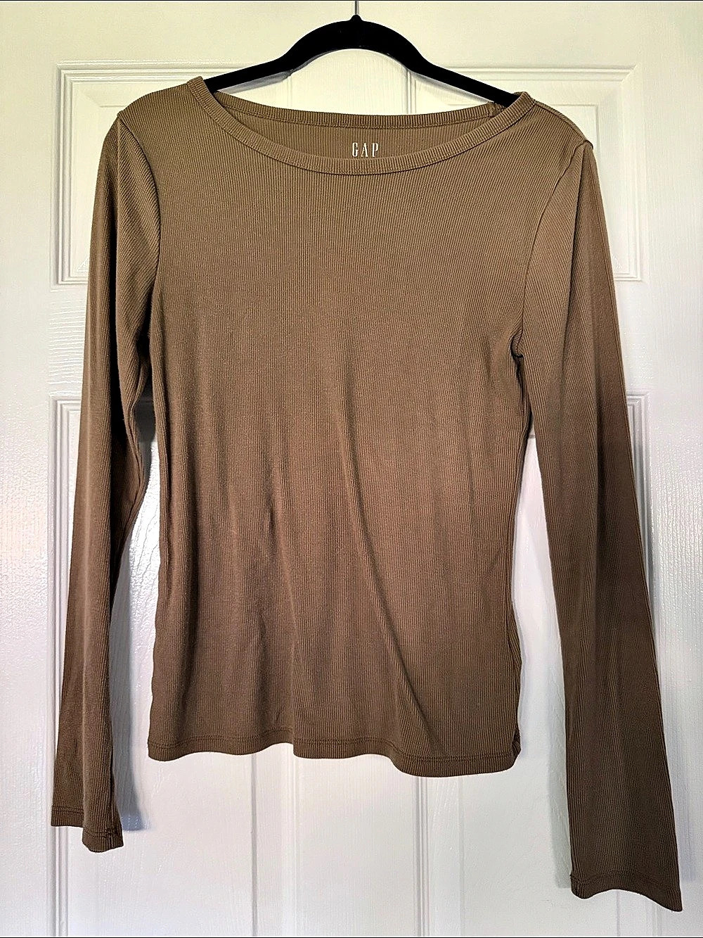 GAP Ribbed Long Sleeve Crew Top in Brown Size Medium